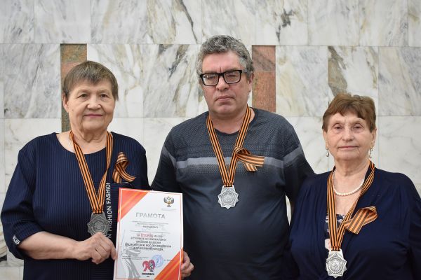 «ШАХ И МАТ, ДРУЗЬЯ!» турнир по шахматам и шашкам в Киселёвске.