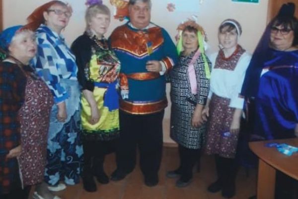 на фото члены ВОС из города Ленинск-Кузнецкий